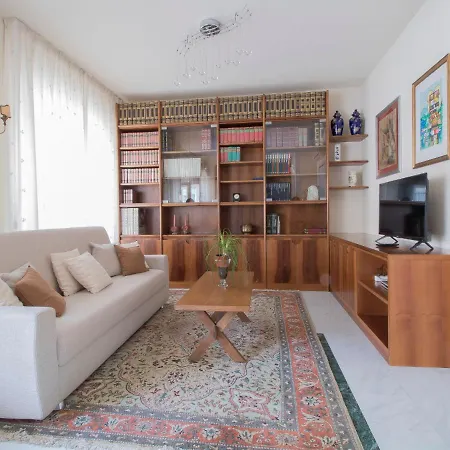 Lungomare By Interhome * ヴィアレッジョ