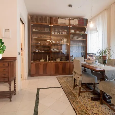 Lungomare By Interhome شقة فياريجيو